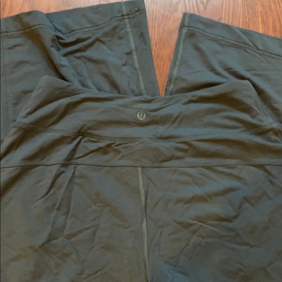 Lululemon crops - Picture 2 of 3